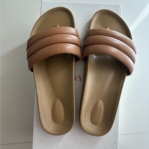 Beatrice Valenzuela classic Sandalia in Sand (Men’s size 5/woman size 7)